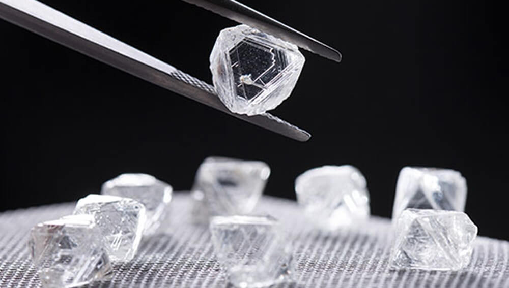 Synthetic Lab-Grown vs Natural Diamonds – What Most Buyers Aren’t Told